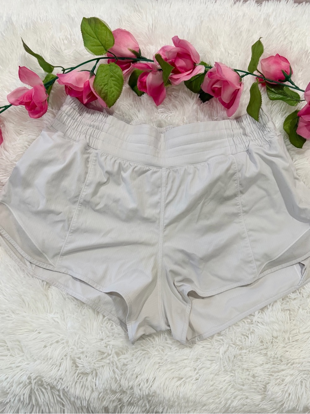 Lululemon Hotty Hot High-Rise Lined Gym Shorts Size 10 Lavender Running 2.5”